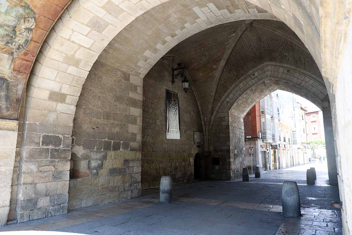 Desescalada Fotos: Reapertura de la sala de exposiciones del Arco de Santa María