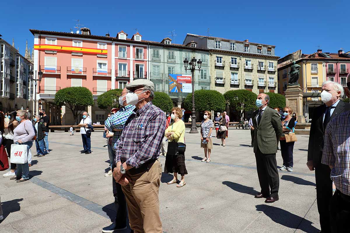 Fotos: Las Instituciones se suman al homenaje por los fallecidos por la covid-19