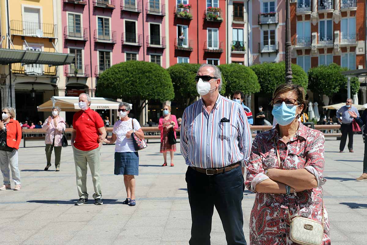 Fotos: Las Instituciones se suman al homenaje por los fallecidos por la covid-19