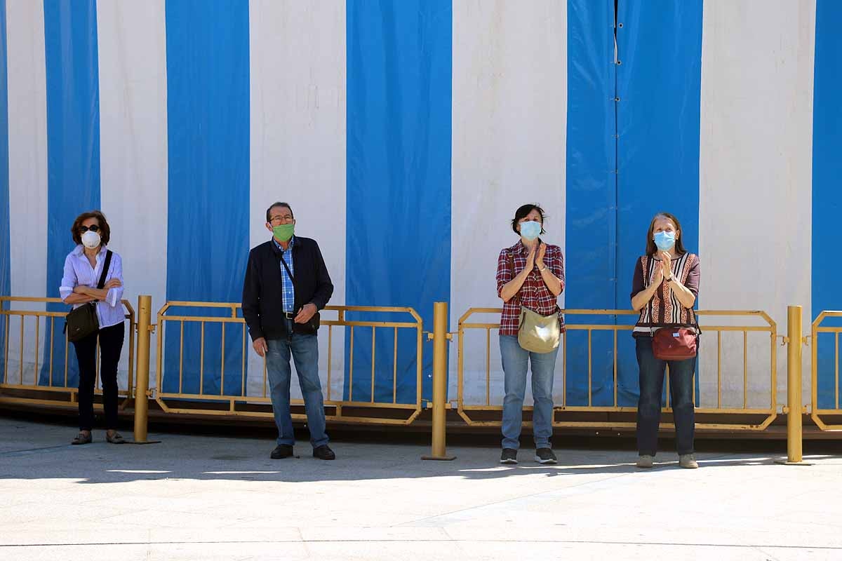 Fotos: Las Instituciones se suman al homenaje por los fallecidos por la covid-19