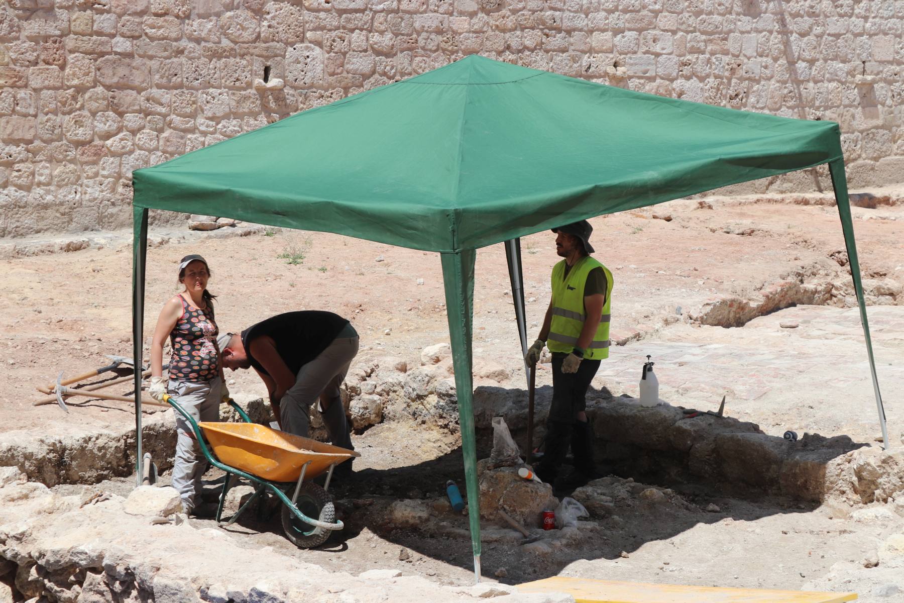 En la Llana de Afuera se han localizado restos de varias viviendas. 