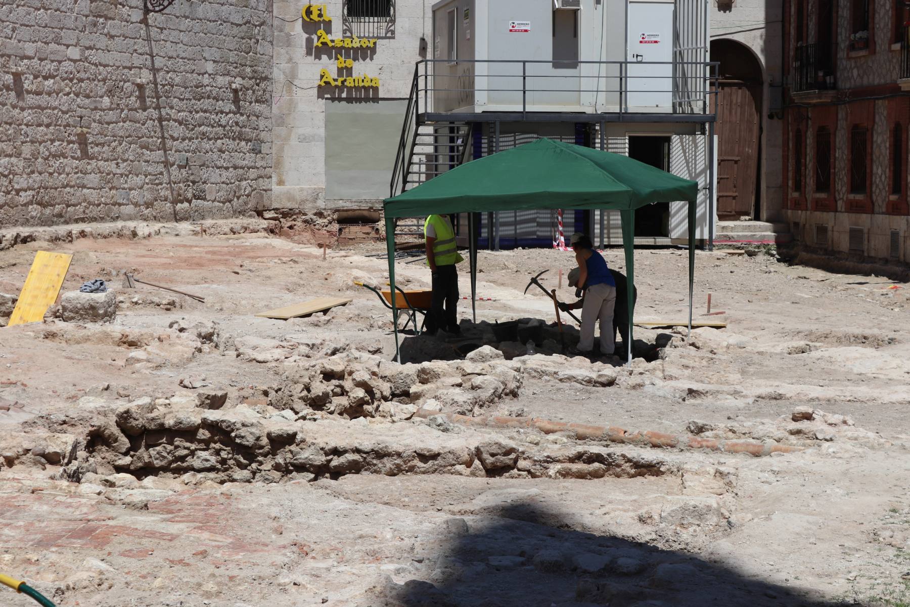 En la Llana de Afuera se han localizado restos de varias viviendas. 