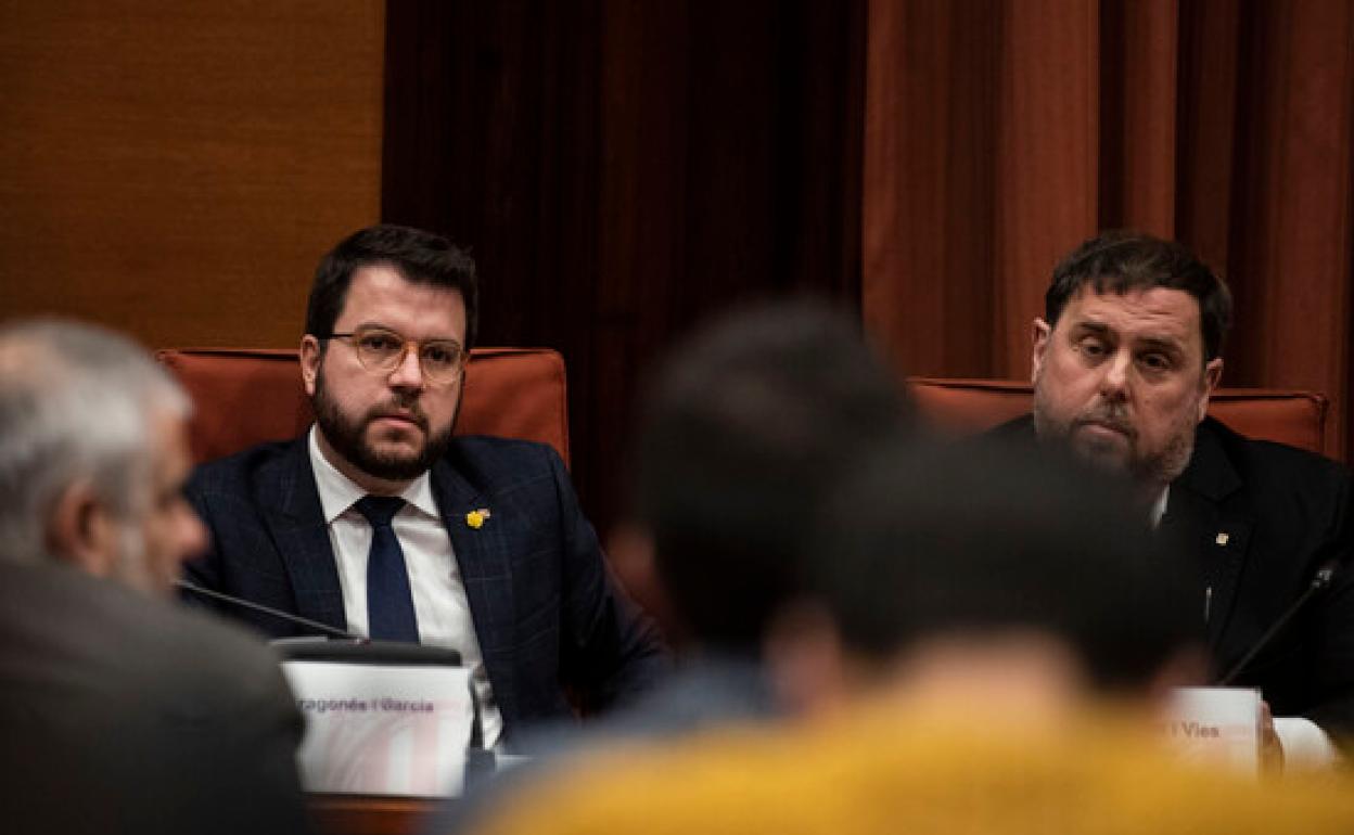 El exvicepresident de la Generalitar, Oriol Junqueras (d), junto al vicepresident Pere Aragonés 