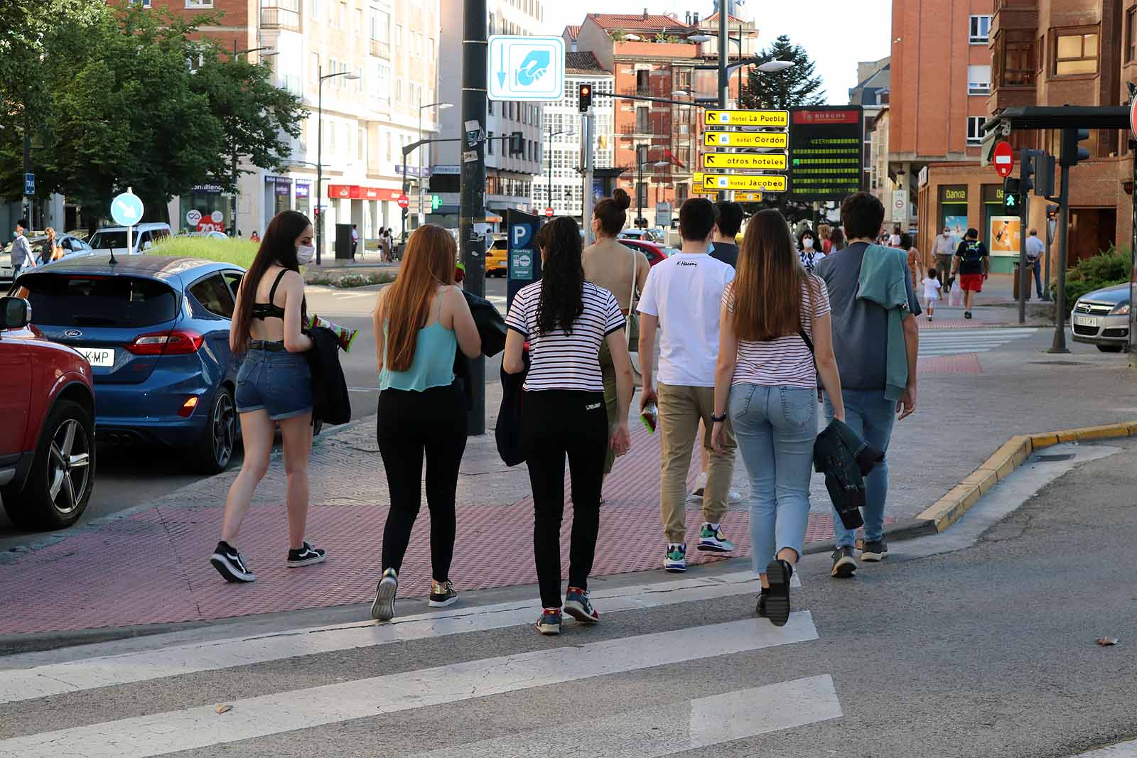 Fotos: El buen tiempo anima a los burgaleses a disfrutar de la calle