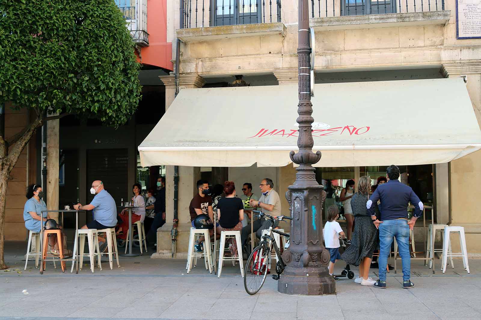 Fotos: El buen tiempo anima a los burgaleses a disfrutar de la calle