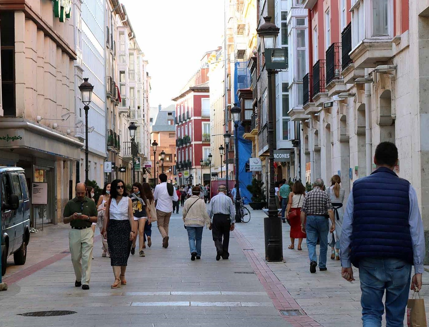 Fotos: El buen tiempo anima a los burgaleses a disfrutar de la calle