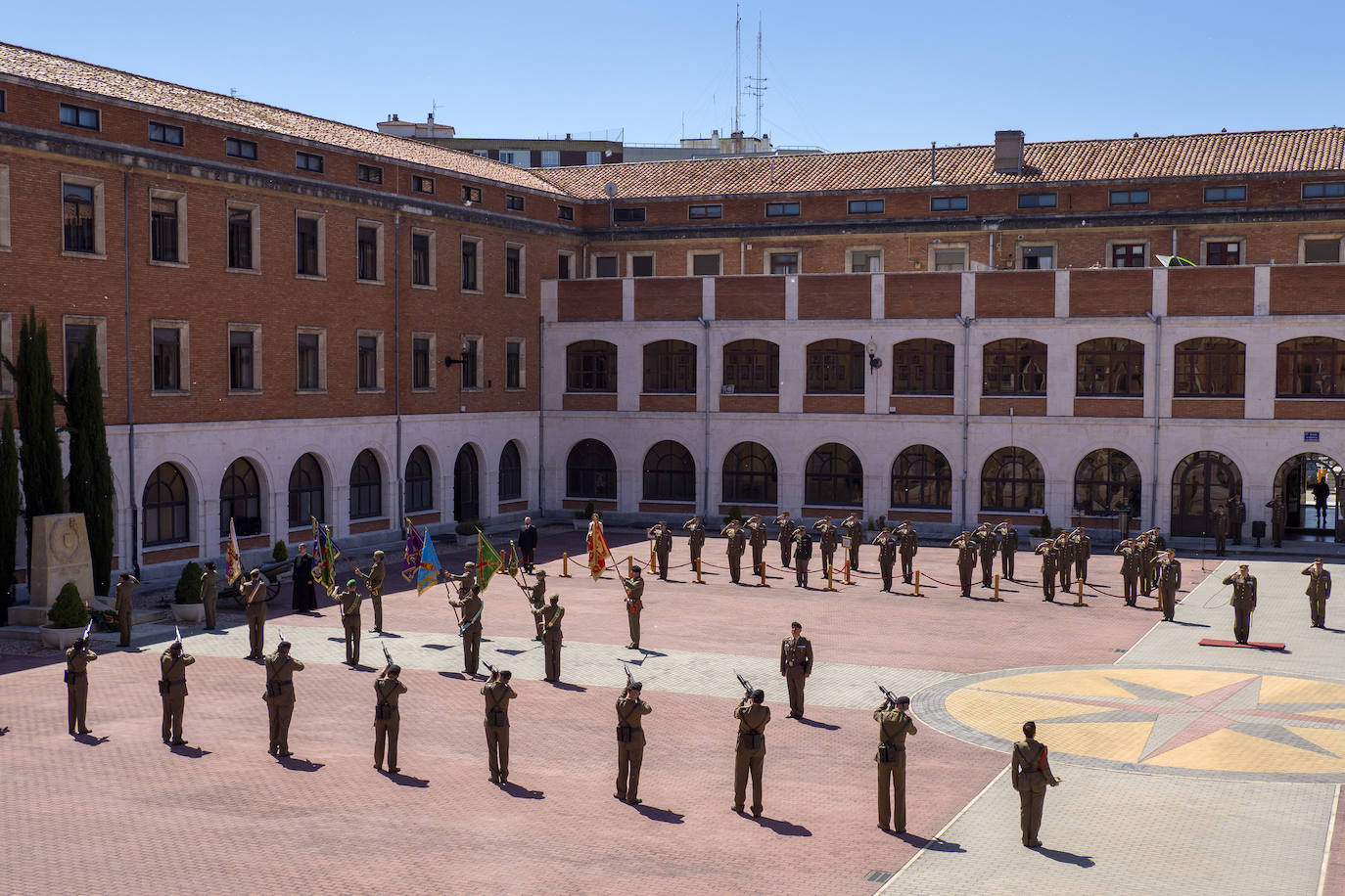 Fotos: Homenaje de las Fuerzas Armadas en Burgos