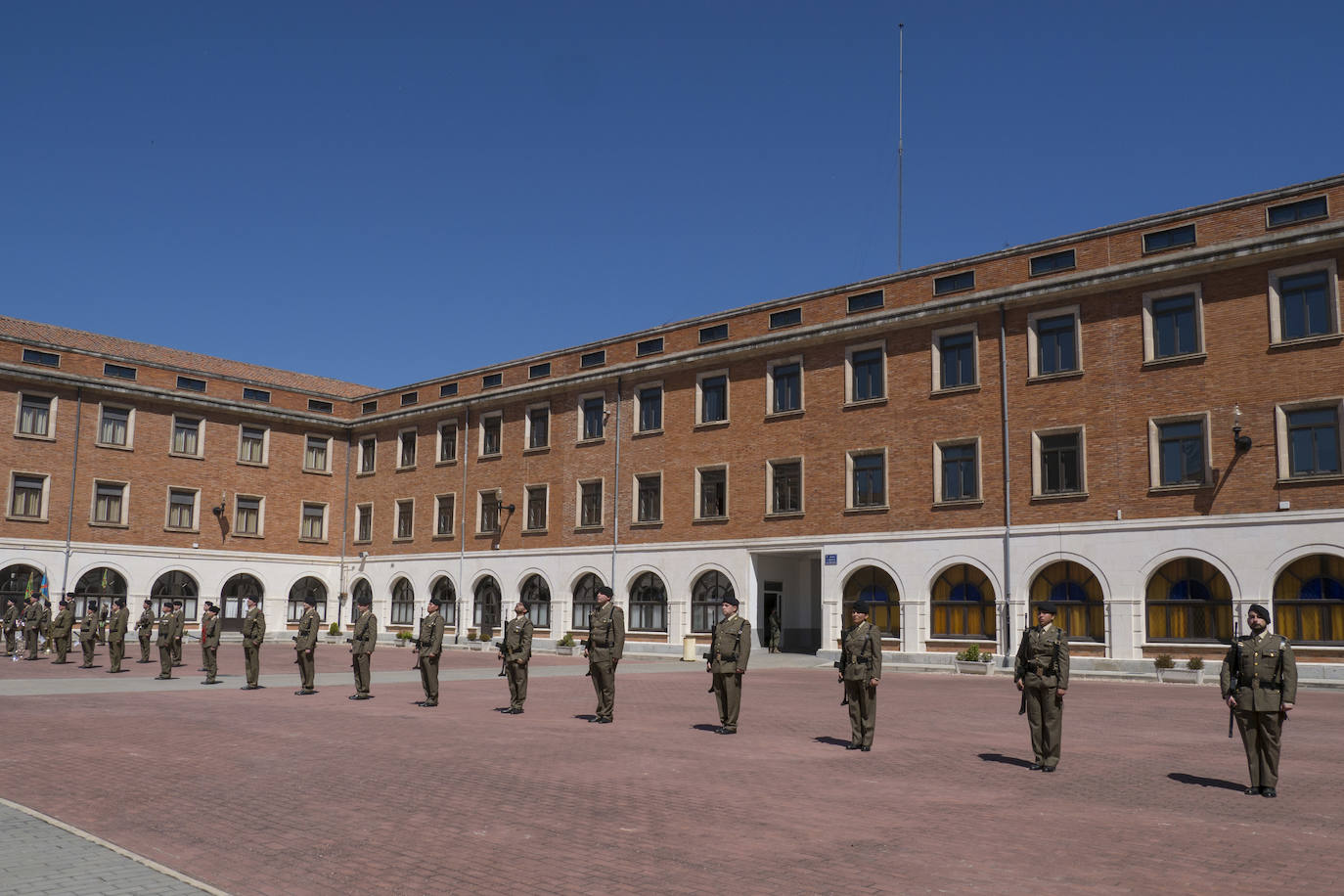 Fotos: Homenaje de las Fuerzas Armadas en Burgos