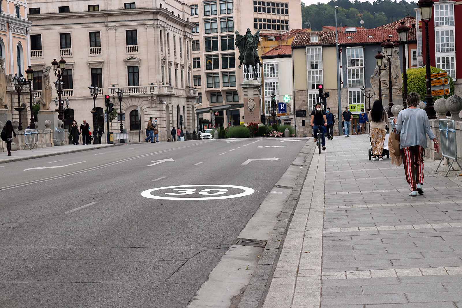 Fotos: Los ciclocarriles comienzan su andadura por el centro de la ciudad