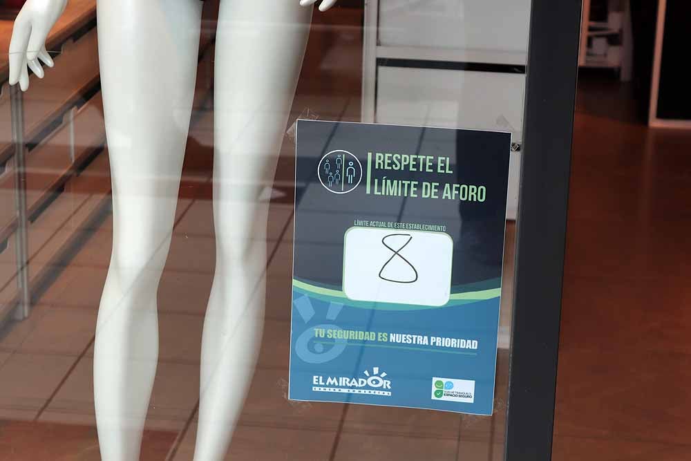 Fotos: Los centros comerciales de Burgos reabren con ilusión