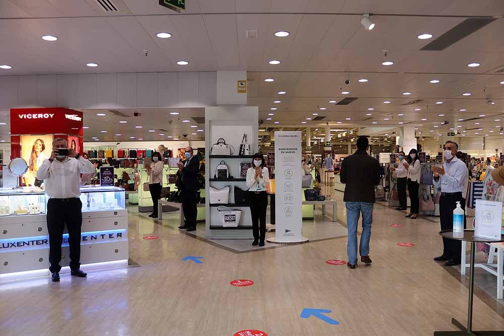 Fotos: Los centros comerciales de Burgos reabren con ilusión