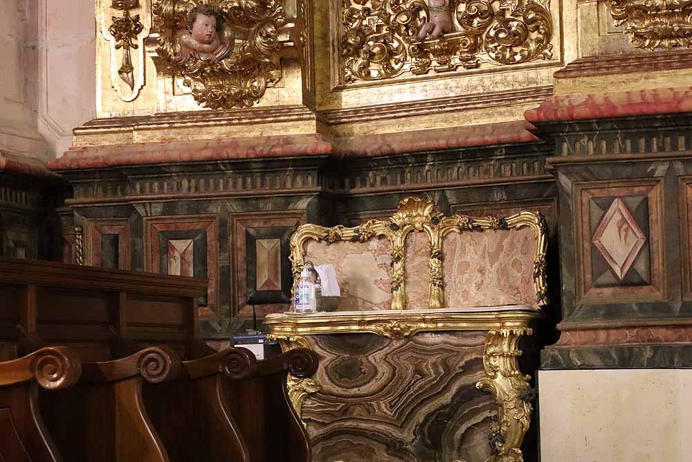 Fotos: La Catedral de Burgos se consagra al culto en exclusiva ante la covid-19