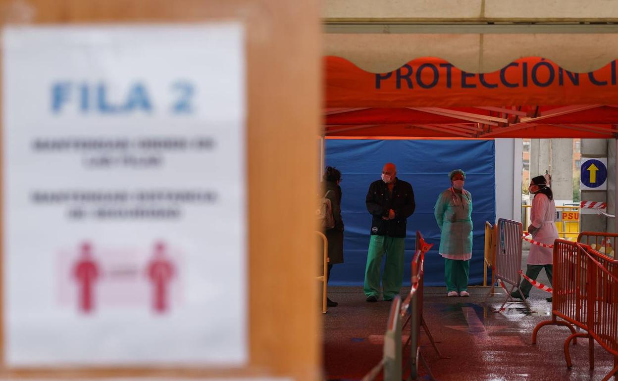 Imagen de la carpa de triaje montada en el HUBU.