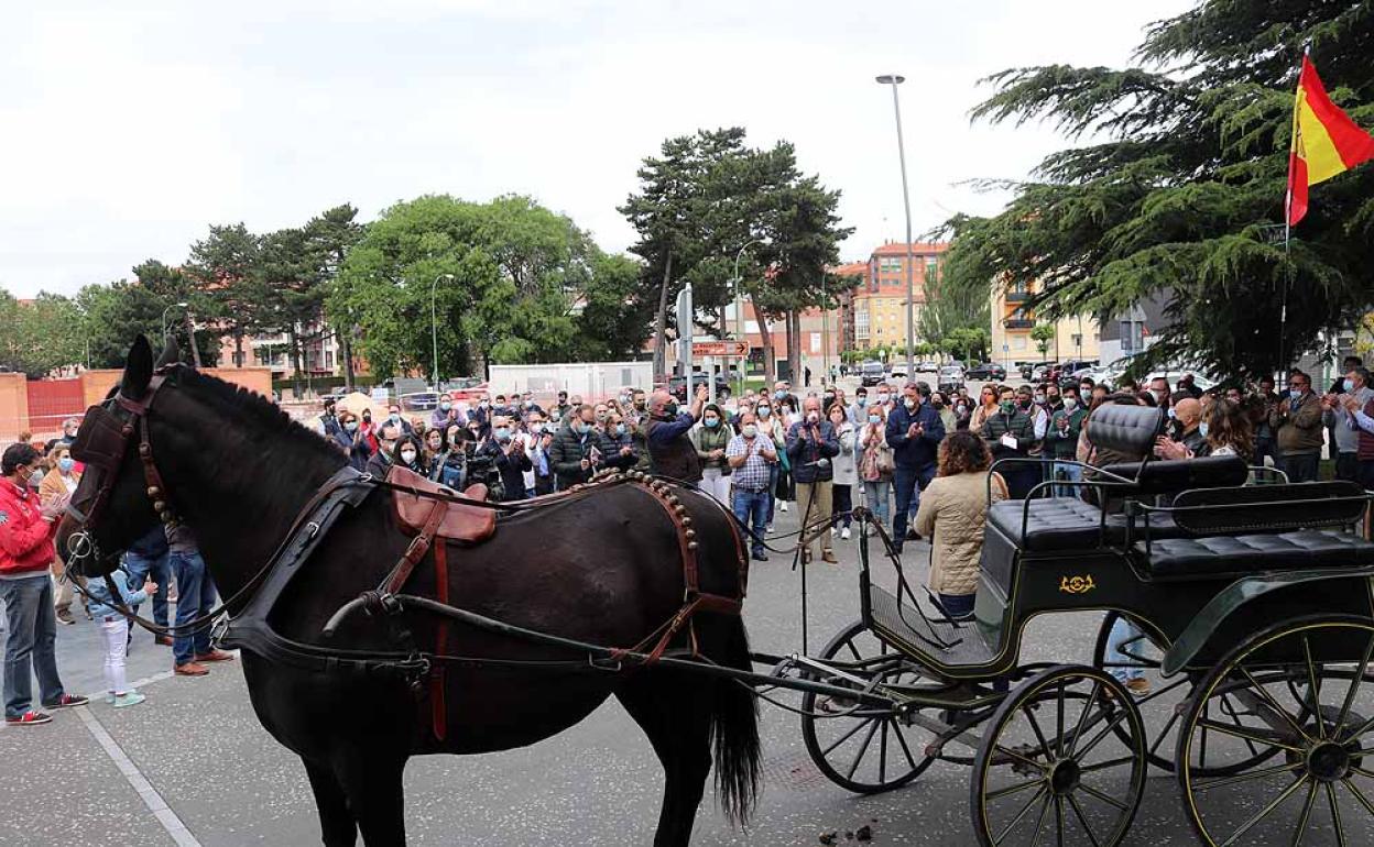 La protesta se ha realizado en los entornos del Coliseum Burgos.