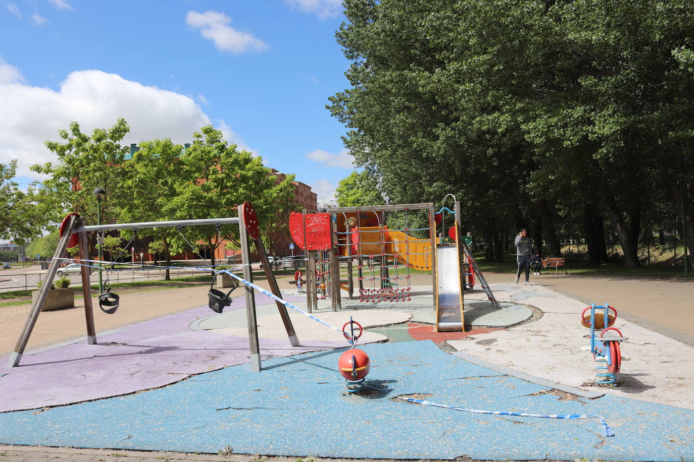 Fotos: Burgos alcanza la fase 3 con los parques infantiles y las pistas deportivas precintadas