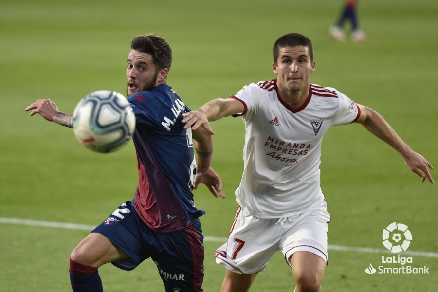 Fotos: El Mirandés da la sorpresa en Huesca