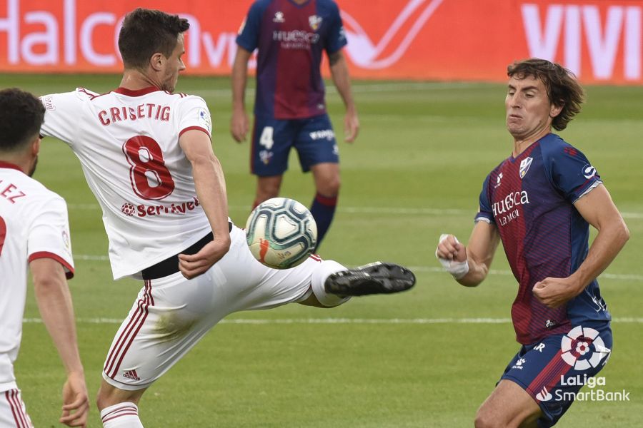 Fotos: El Mirandés da la sorpresa en Huesca