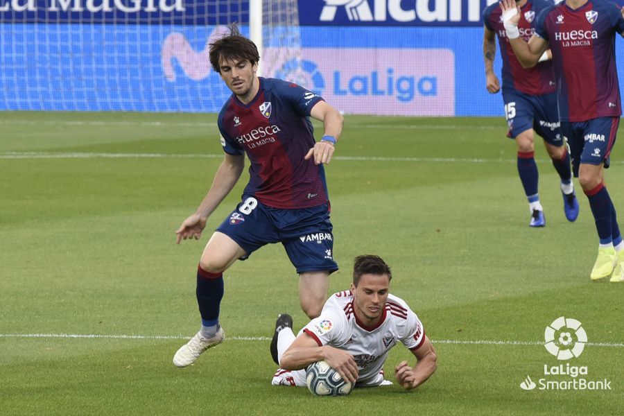 Fotos: El Mirandés da la sorpresa en Huesca