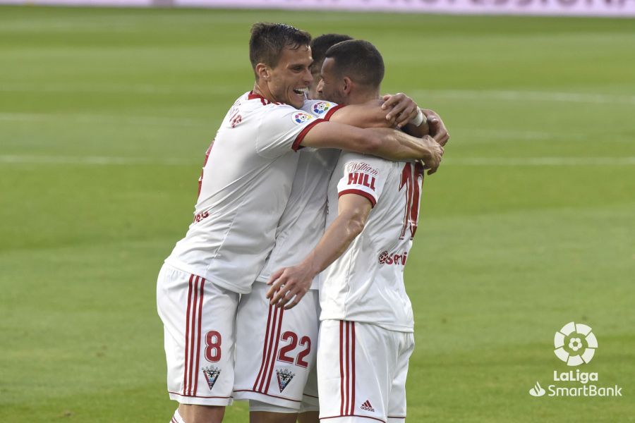 Fotos: El Mirandés da la sorpresa en Huesca