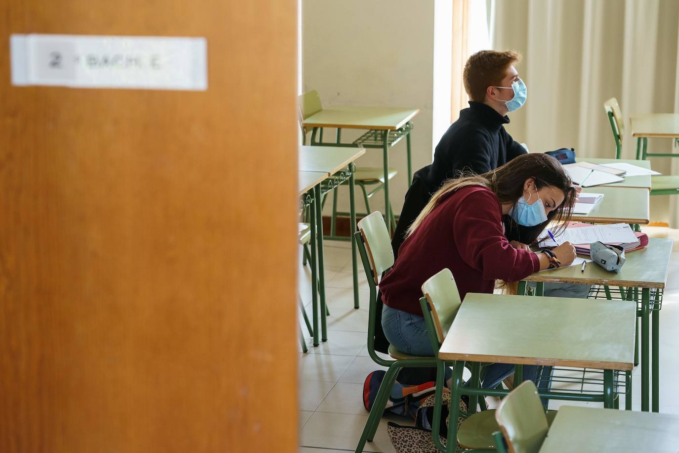 Fotos: Mascarillas, geles y distanciamiento: nuevos aliados en la extraña vuelta a las aulas de los alumnos burgaleses