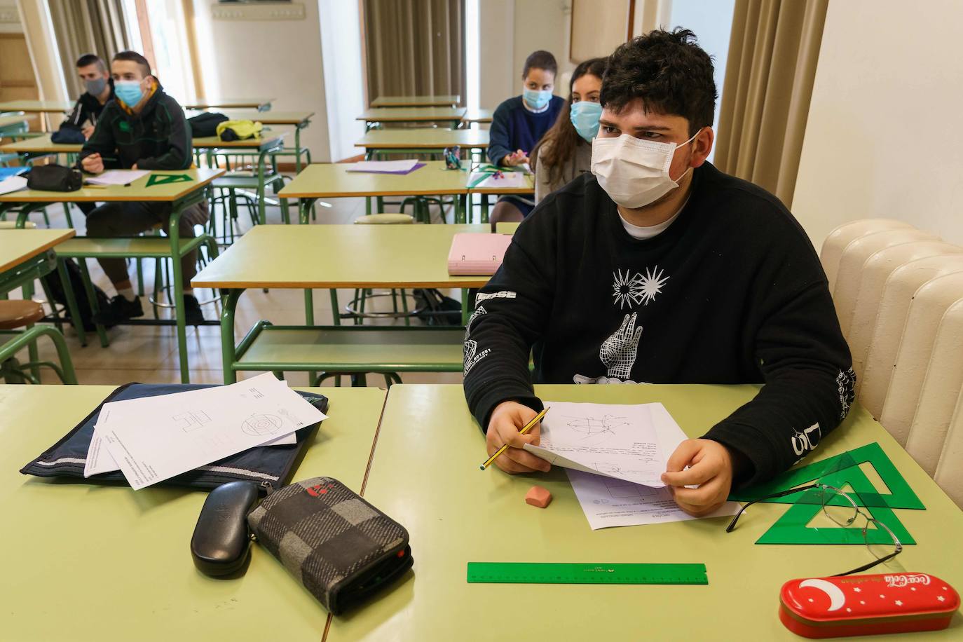 Fotos: Mascarillas, geles y distanciamiento: nuevos aliados en la extraña vuelta a las aulas de los alumnos burgaleses