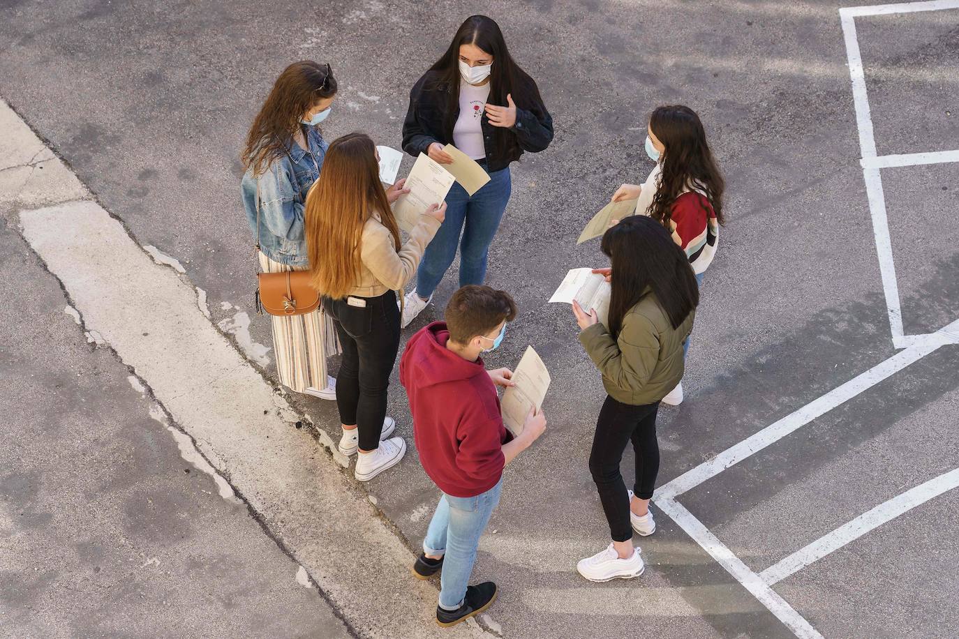 Fotos: Mascarillas, geles y distanciamiento: nuevos aliados en la extraña vuelta a las aulas de los alumnos burgaleses