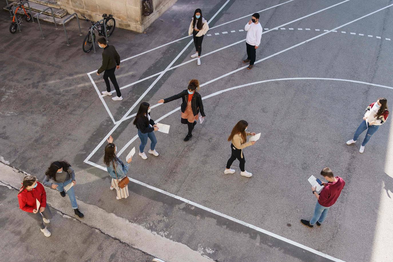 Fotos: Mascarillas, geles y distanciamiento: nuevos aliados en la extraña vuelta a las aulas de los alumnos burgaleses