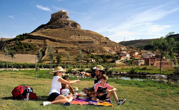 La Ruta del Vino Ribera afronta el verano con «esperanza» por las estimaciones de reservas