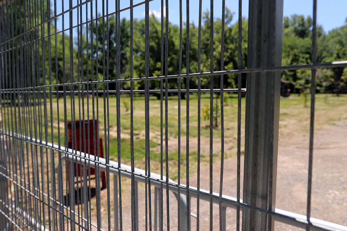 El recinto de El Parral permanece cerrado, al igual que el monasterio de las Huelgas | Hasta estos puntos se han acercado muchos burgaleses hoy para sacar una foto «histórica» mientras que la tradicional jira por El Parral tendrá que esperar un año más. 