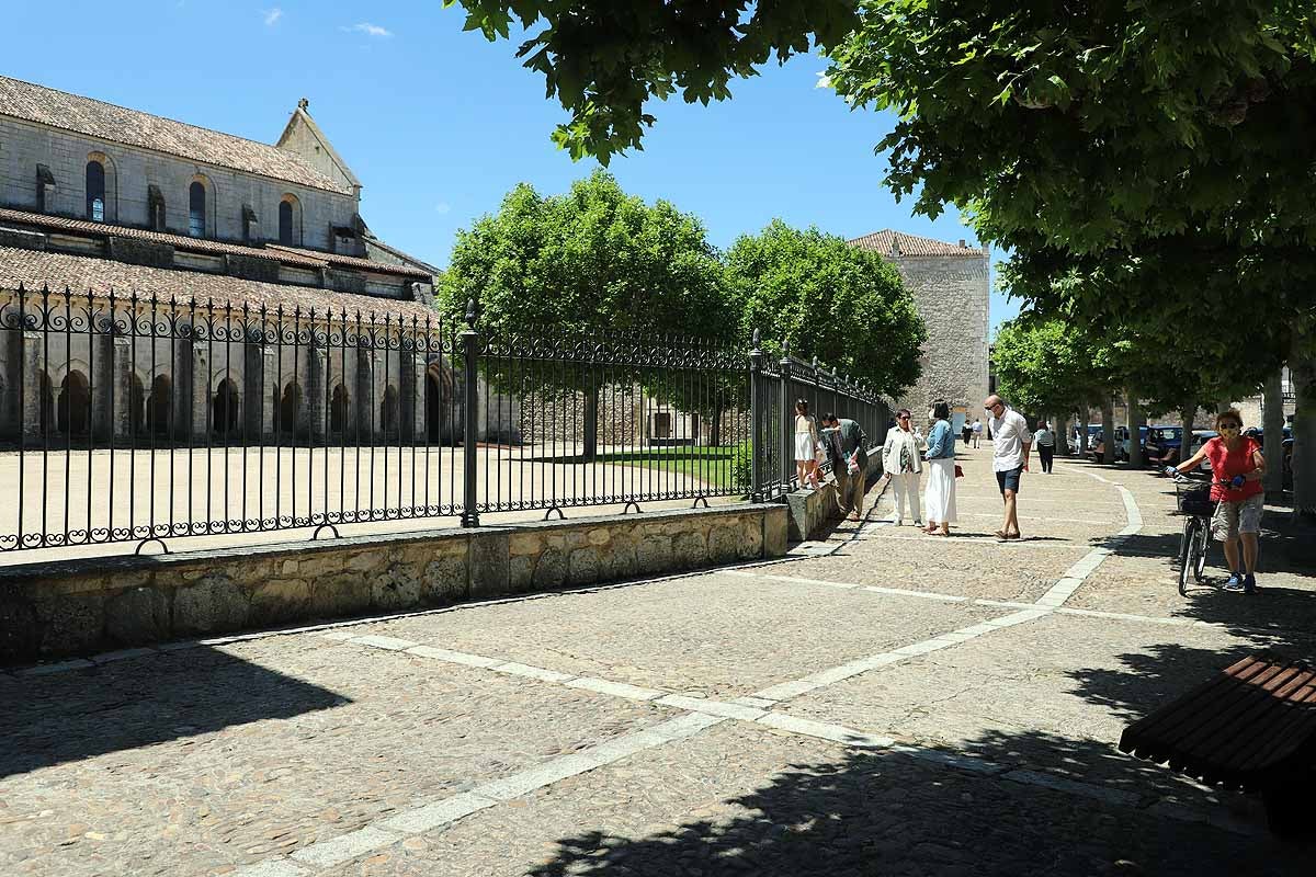 El recinto de El Parral permanece cerrado, al igual que el monasterio de las Huelgas | Hasta estos puntos se han acercado muchos burgaleses hoy para sacar una foto «histórica» mientras que la tradicional jira por El Parral tendrá que esperar un año más. 