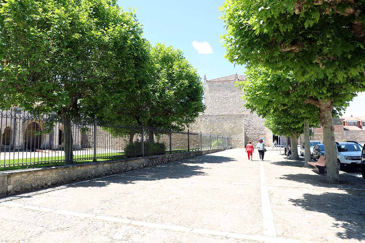 El recinto de El Parral permanece cerrado, al igual que el monasterio de las Huelgas | Hasta estos puntos se han acercado muchos burgaleses hoy para sacar una foto «histórica» mientras que la tradicional jira por El Parral tendrá que esperar un año más. 