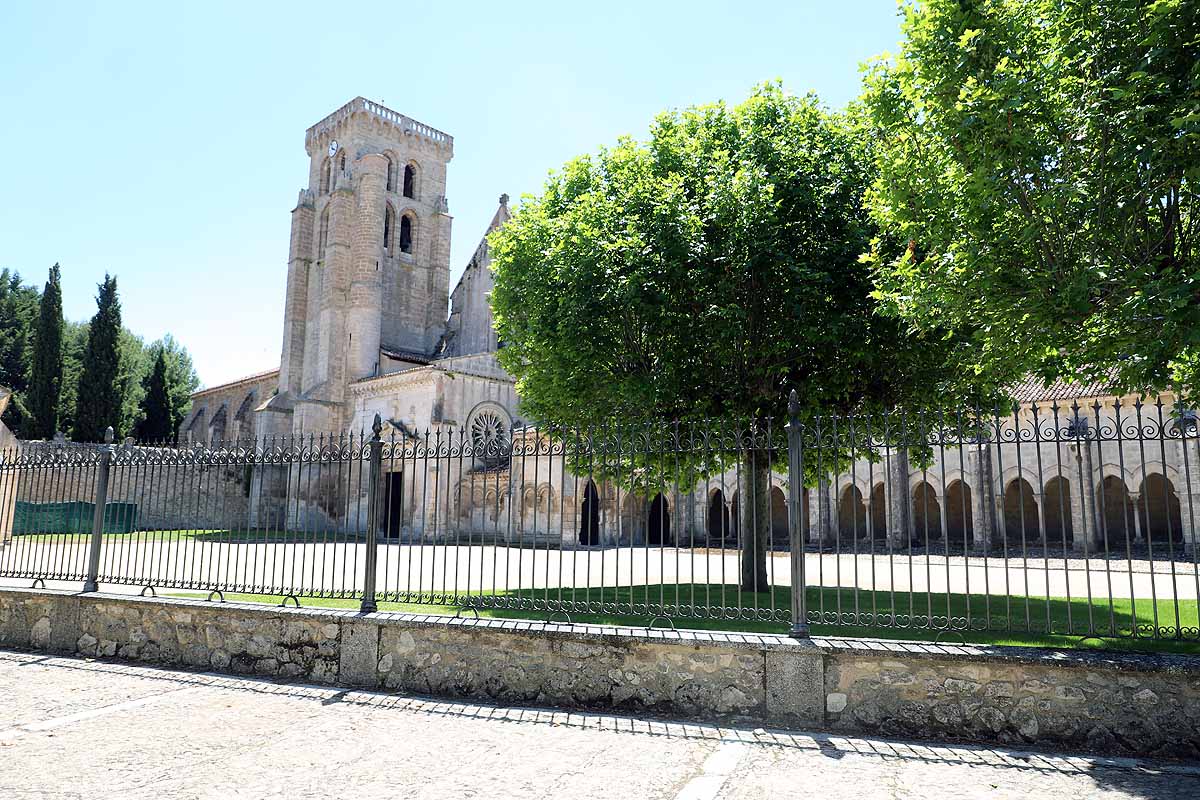 El recinto de El Parral permanece cerrado, al igual que el monasterio de las Huelgas | Hasta estos puntos se han acercado muchos burgaleses hoy para sacar una foto «histórica» mientras que la tradicional jira por El Parral tendrá que esperar un año más. 