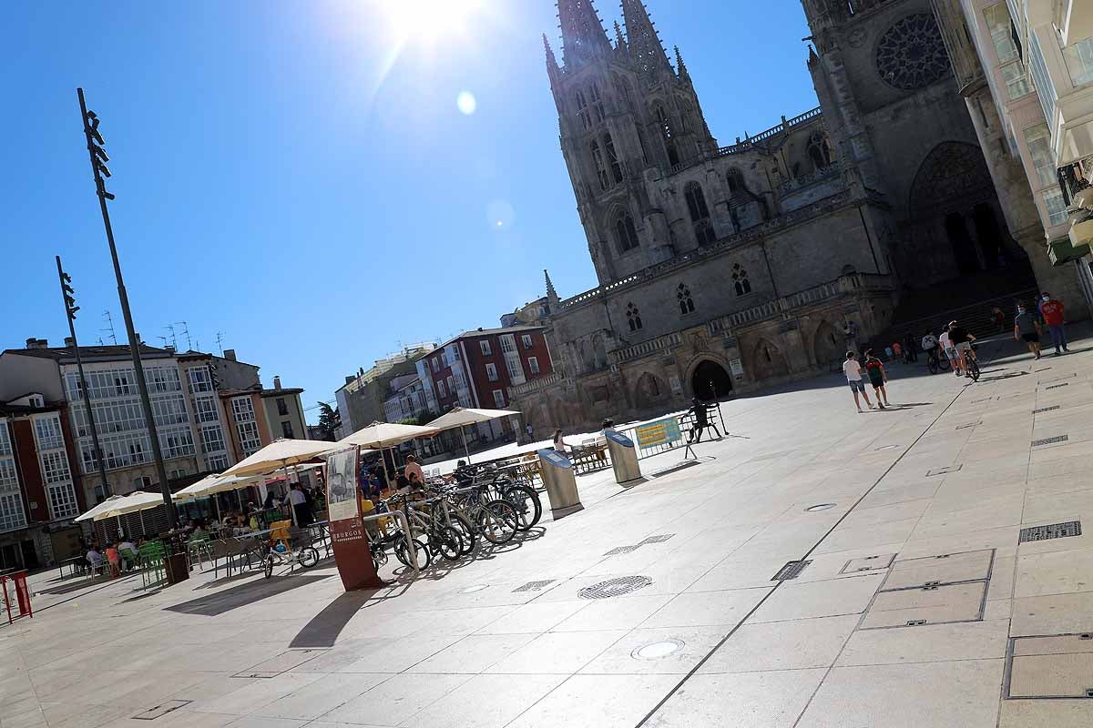 En un Curpillos sin celebración, sin jira por El Parral, sin movimiento en el monasterio de las Huelgas la actividad se ha trasladado al centro de la ciudad. Burgos no ha celebrado el Curpillos debido a la pandemia de la covid-19 pero muchos burgaleses no han tenido que trabajar. El centro de la ciudad se ha llenado de gente con establecimientos de hostelería que otros años permanecen cerrados debido a que la actividad en este día estaría en el recinto de El Parral, hoy cerrado.