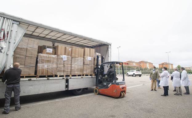 FAE dona 33.500 mascarillas al HUBU gracias a su campaña solidaria #NosNecesitanATodos