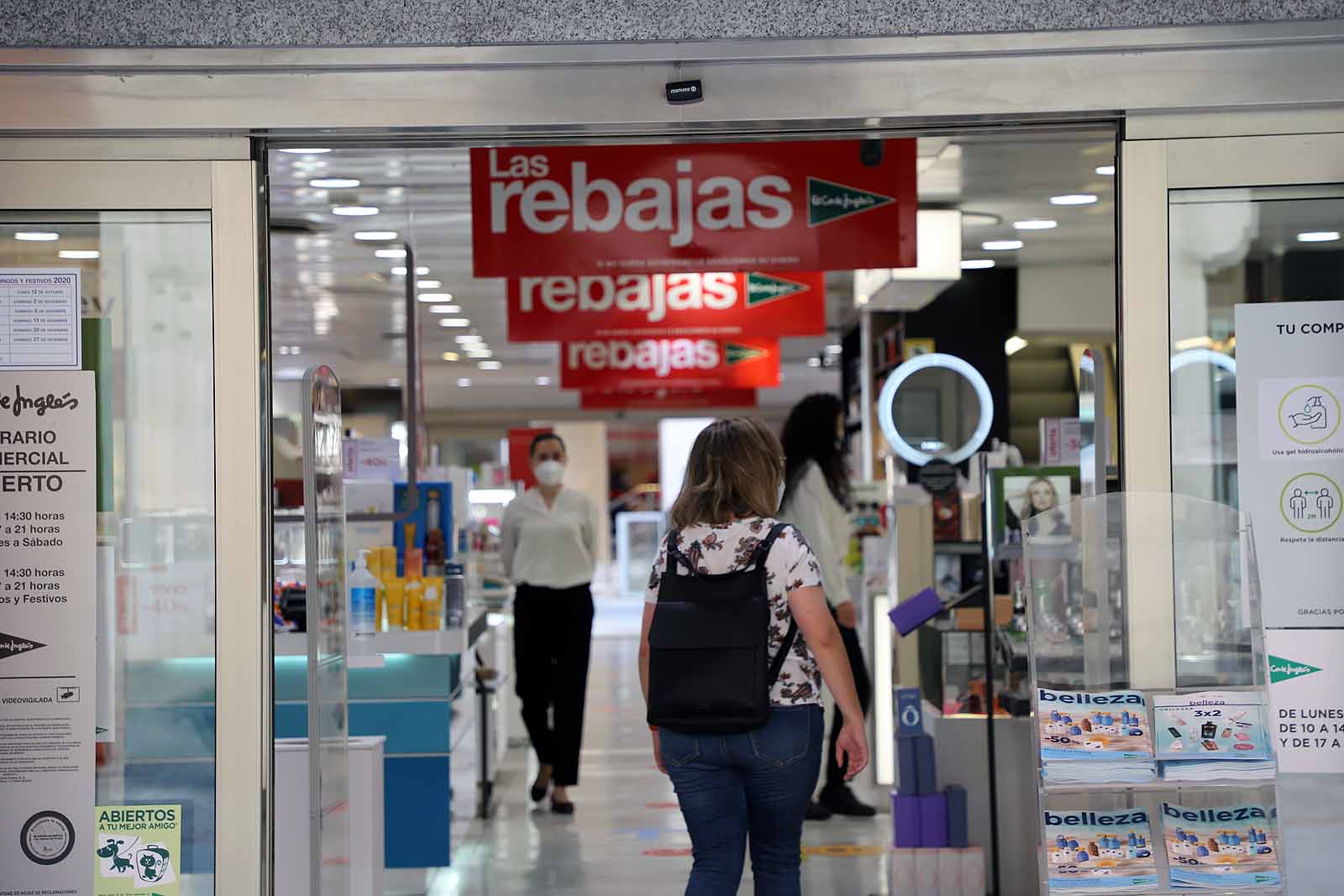 Fotos: Las rebajas se adelantan en las grandes cadenas textiles