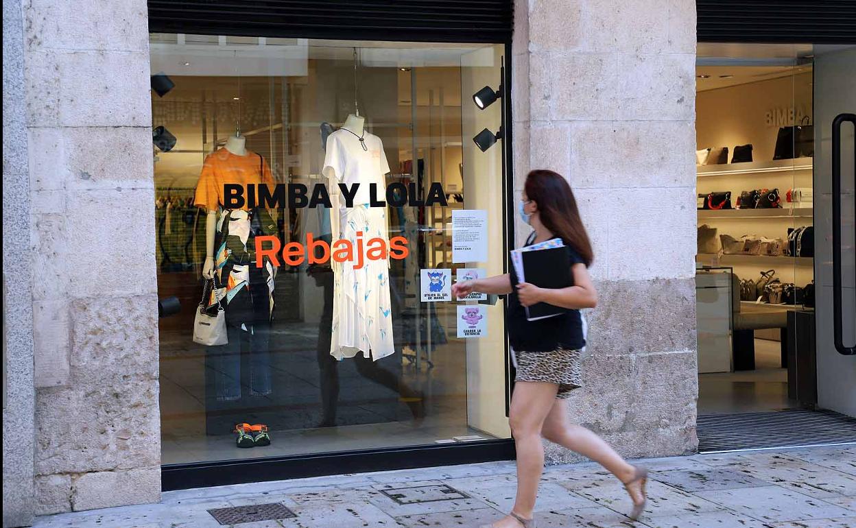 El pequeño comercio se encomienda a las rebajas para minimizar las pérdidas provocadas por la covid-19