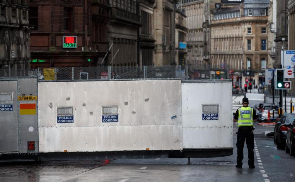 La Policía vigila el lugar donde se produjo el ataque.