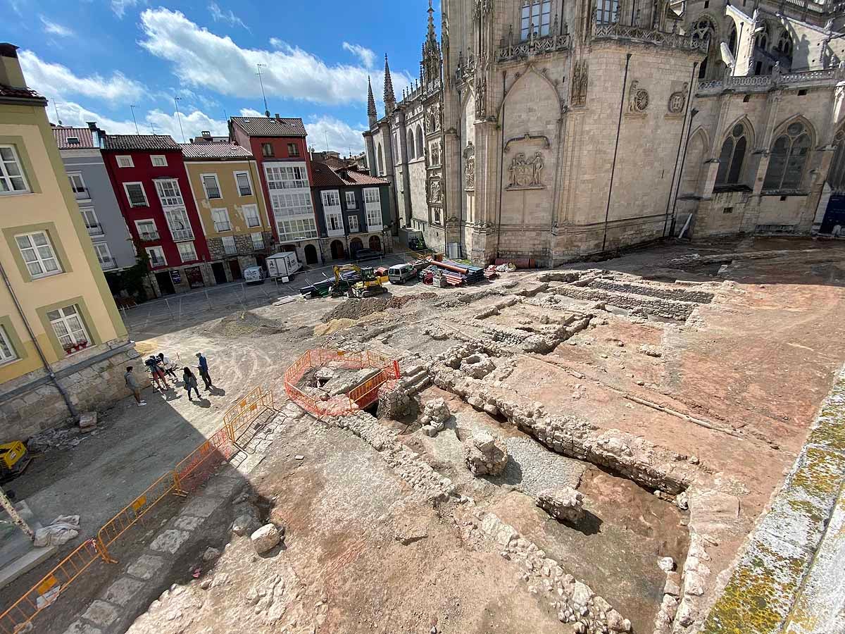 Fotos: Los burgaleses conocen a pie de obra el nuevo proyecto para Las Llanas