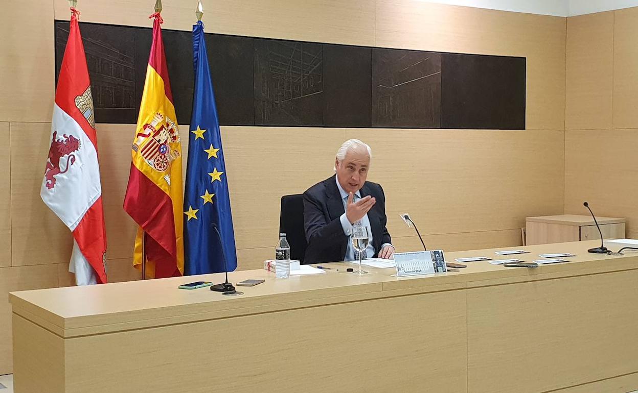 El presidente del Tribunal Superior de Justicia de Castilla y León, José Luis Concepción, en rueda de prensa este viernes en Burgos.