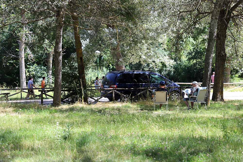 Fotos: Fuentes Blancas, como un domingo de verano cualquier el día del Burgalés Ausente