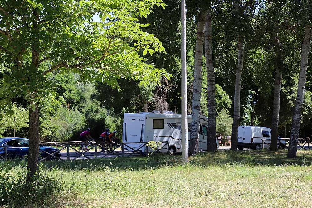 Fotos: Fuentes Blancas, como un domingo de verano cualquier el día del Burgalés Ausente