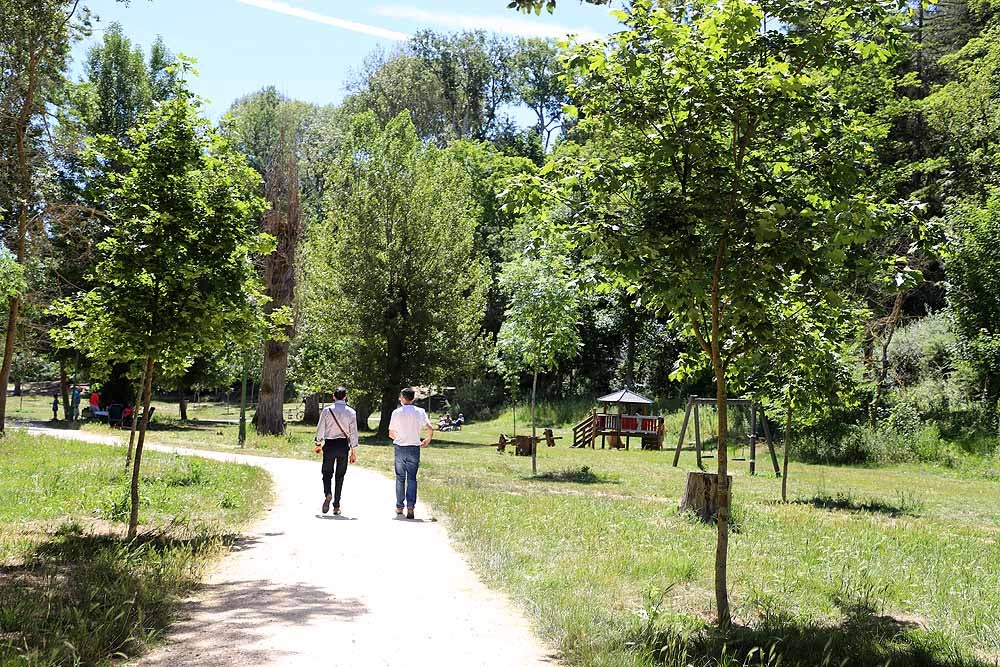 Fotos: Fuentes Blancas, como un domingo de verano cualquier el día del Burgalés Ausente