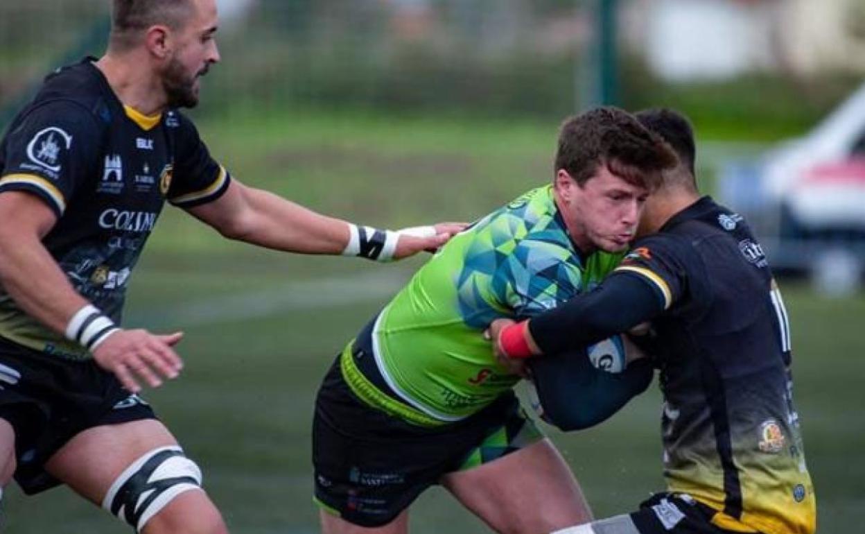 Zabalegui conduciendo el oval frente al UBU Colina Clinic la temporada pasada. 