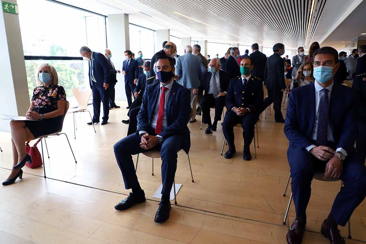 Fotos: Casado e Ibáñez acuden a Burgos al acto de entrega de medallas a los profesionales que han combatido la covid-19