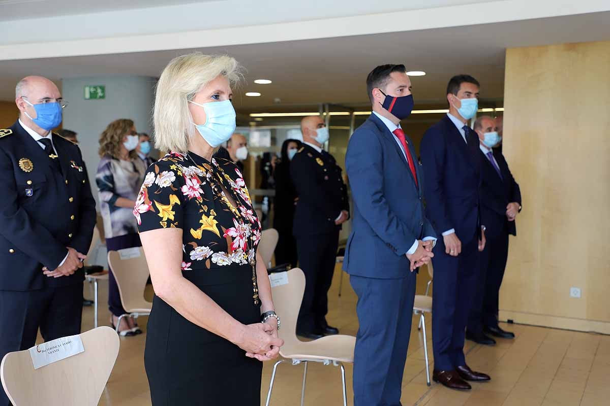 Fotos: Casado e Ibáñez acuden a Burgos al acto de entrega de medallas a los profesionales que han combatido la covid-19