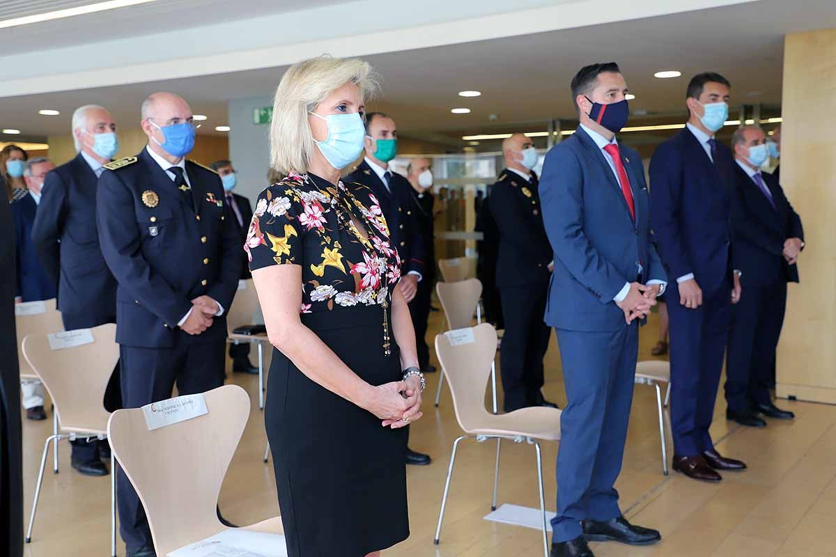 Fotos: Casado e Ibáñez acuden a Burgos al acto de entrega de medallas a los profesionales que han combatido la covid-19