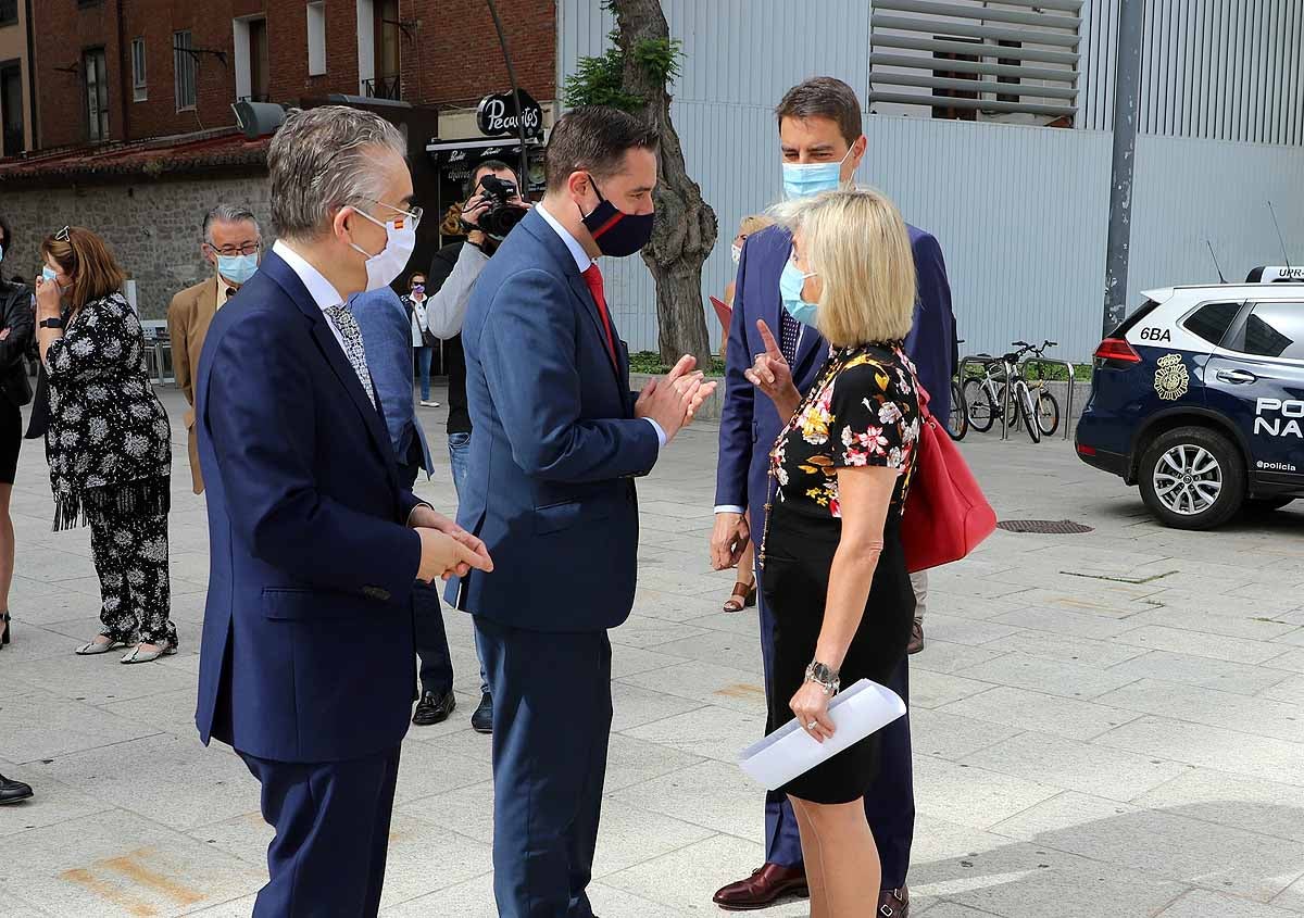 Fotos: Casado e Ibáñez acuden a Burgos al acto de entrega de medallas a los profesionales que han combatido la covid-19