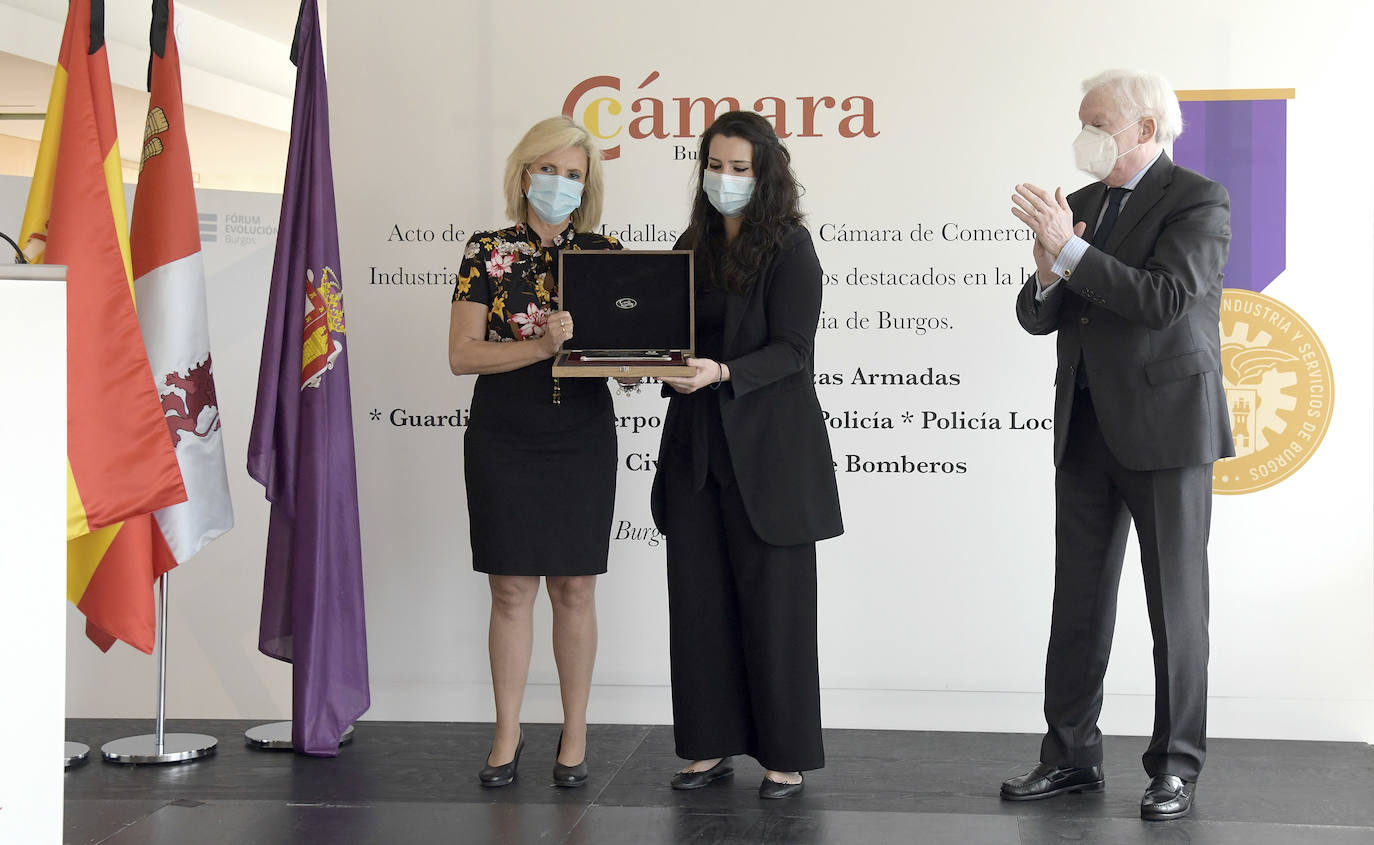 Fotos: Casado e Ibáñez acuden a Burgos al acto de entrega de medallas a los profesionales que han combatido la covid-19