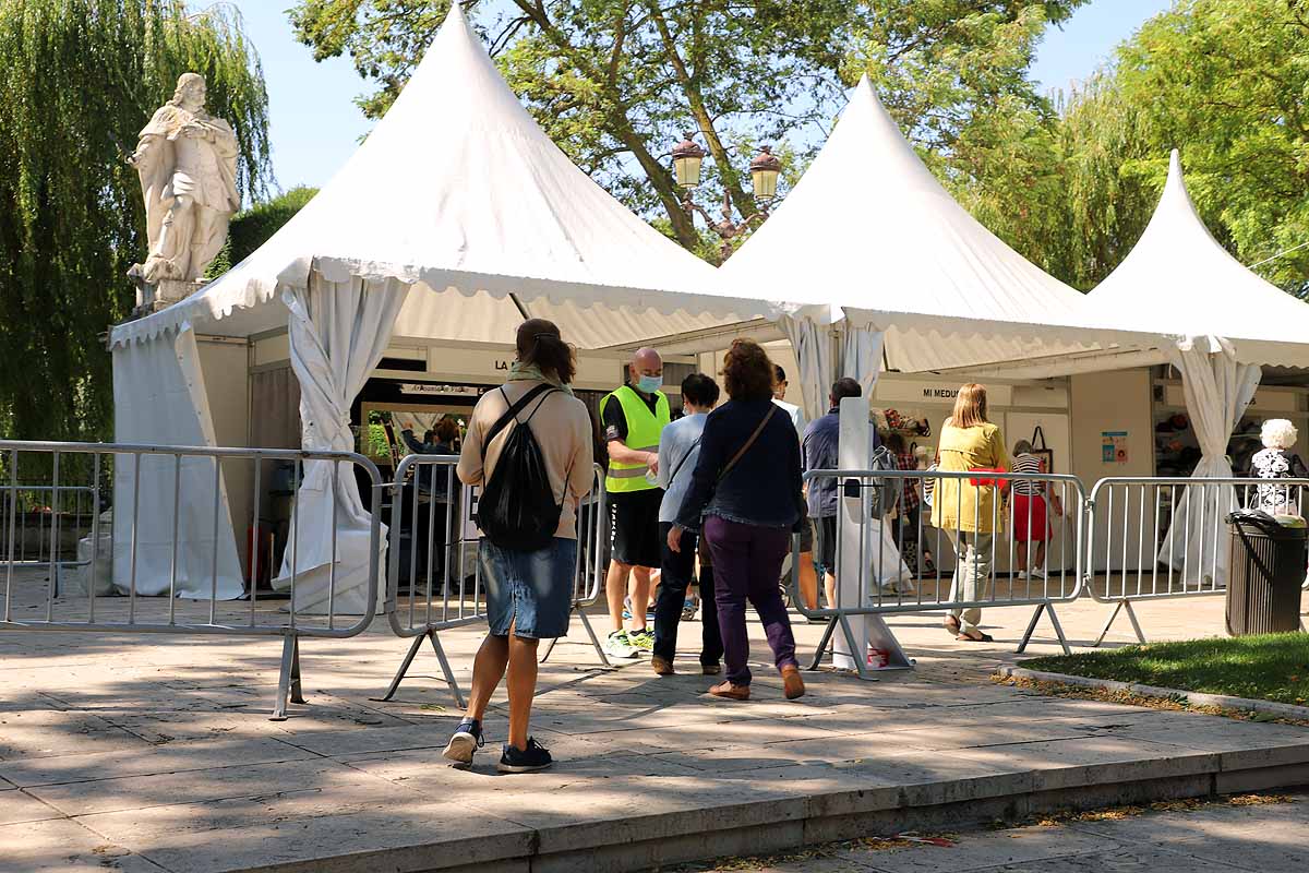 Fotos: La Feria de Artesanía se adapta a la nueva normalidad en Burgos