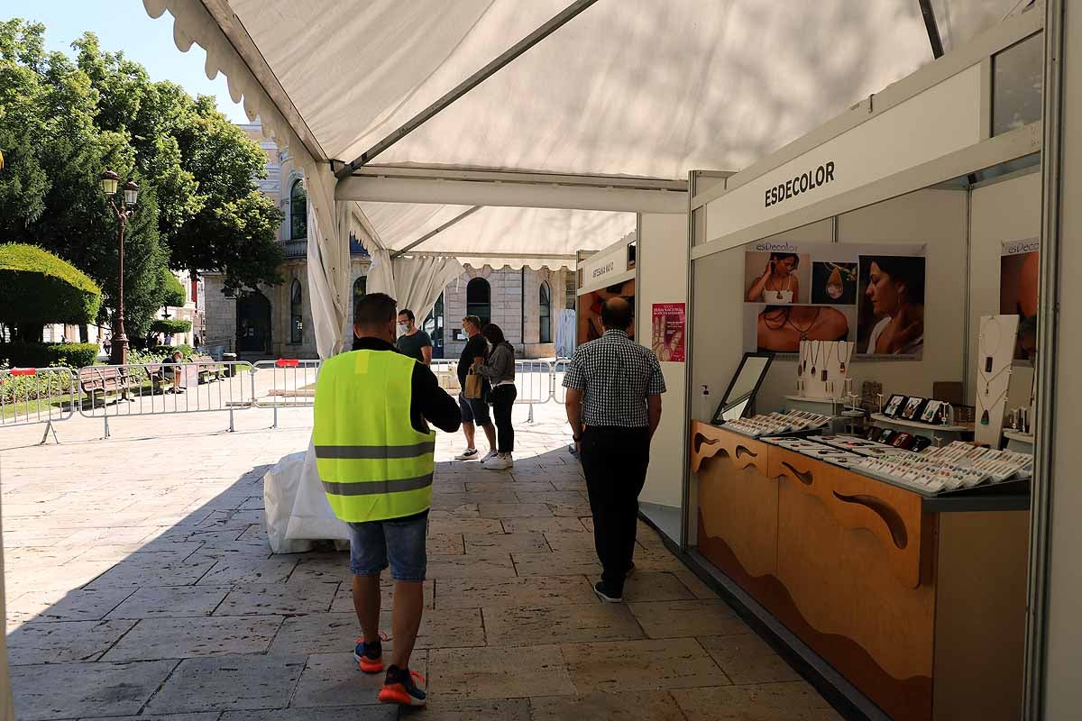 Fotos: La Feria de Artesanía se adapta a la nueva normalidad en Burgos